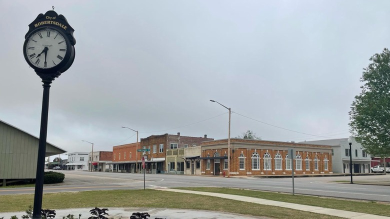 Clock and buildings in downtown Robertsdale