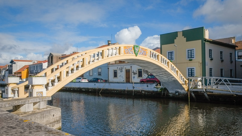 The old Carcavelos bridge at the São Roque canal