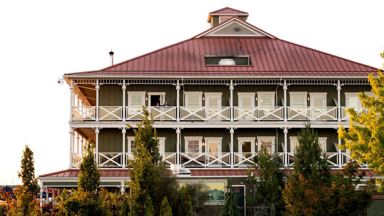 McMenamins Kalama Lodge exterior in Washington