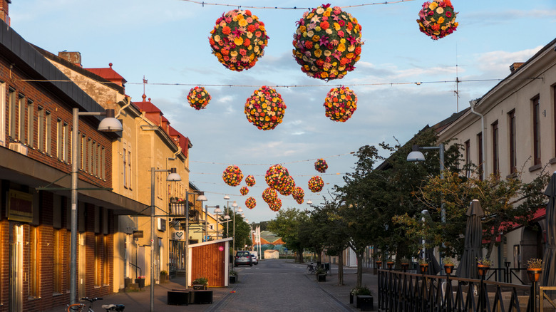 Sunset on a cute street in Åmål with floral sculptures