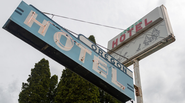 Sign for the Oregon Hotel in Mitchell