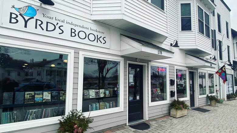 The facade of Byrd's Books in Bethel, Connecticut