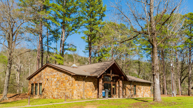 Beavers Bend Nature Center on a sunny day at Beavers Bend State Park in Oklahoma