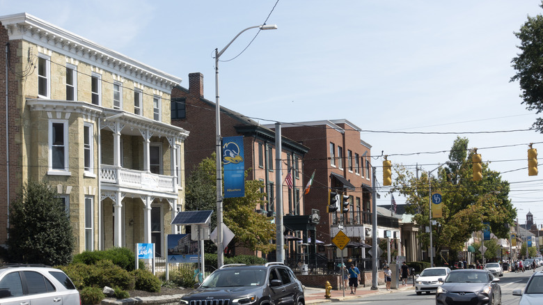 Traffic on main street with people walking on sidewalk in Newark