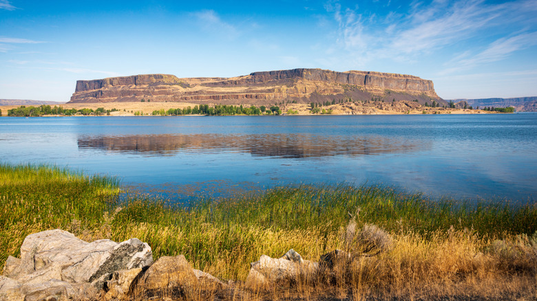 Steamboat Rock State Park by Banks Lake in the Grand Coulee, in Washington State, USA