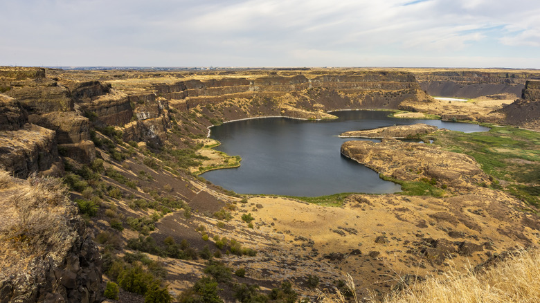 Beautiful canyon and small lake in Sun Lakes Dry Falls State Park in Washington