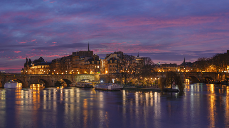 bridges across the Ile Saint-Louis in Paris