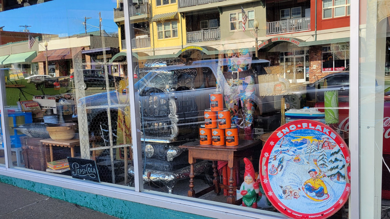 Facade of an antique store in Snohomish, Washington