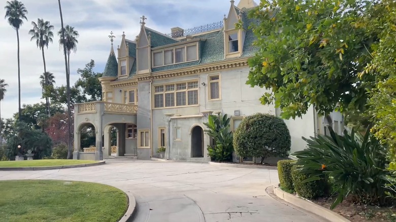 Facade of the Kimberly Crest House & Gardens
