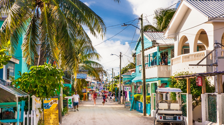 A street on Caye Caulker