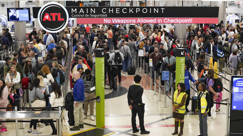 Long lines of people at TSA checkpoint in Atlanta airport