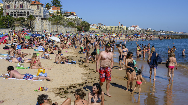 People enjoying at Tamariz Beach