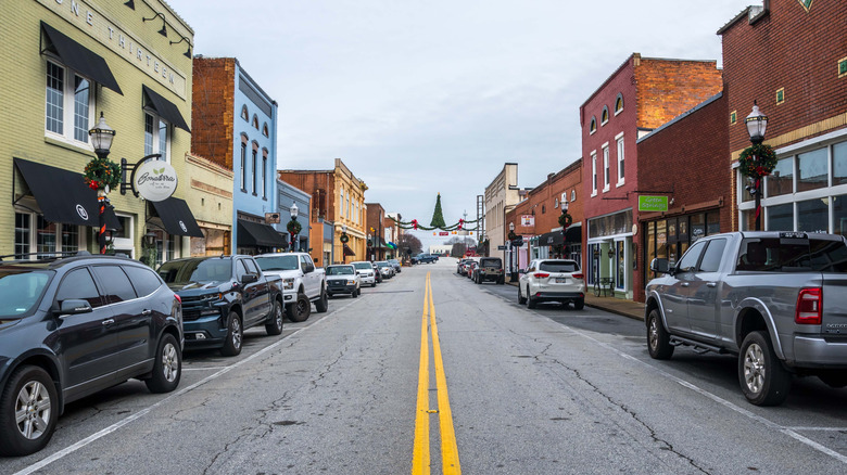 Cars lining a street in Seneca, South Carolina