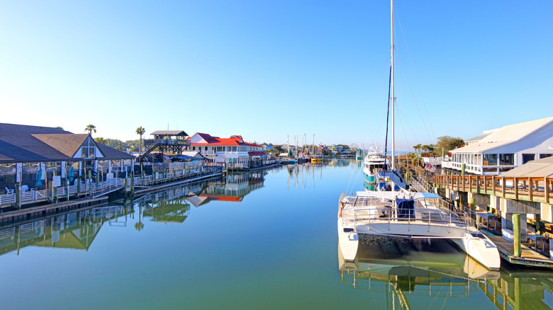 A waterfront view of Mount Pleasant, South Carolina