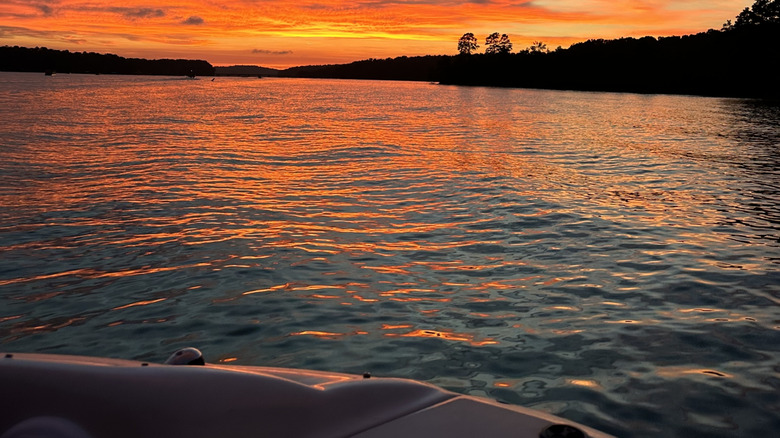 A sunset on Lake Hartwell in South Carolina