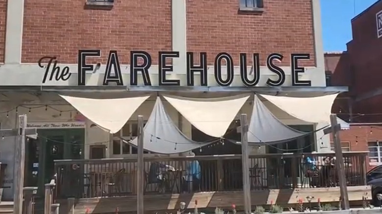 Outdoor seating at The Farehouse in Taylors, South Carolina