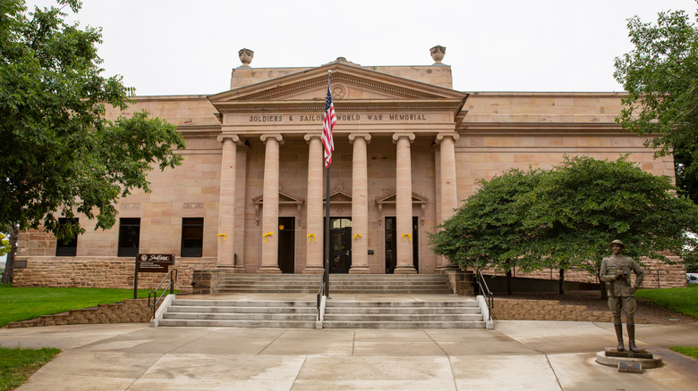 Exterior of Pierre's historic war memorial