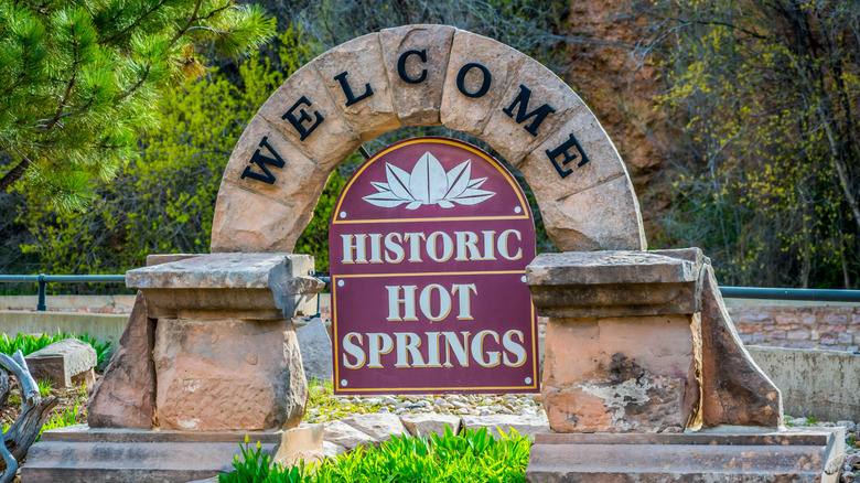 The welcome sign in Hot Springs, South Dakota