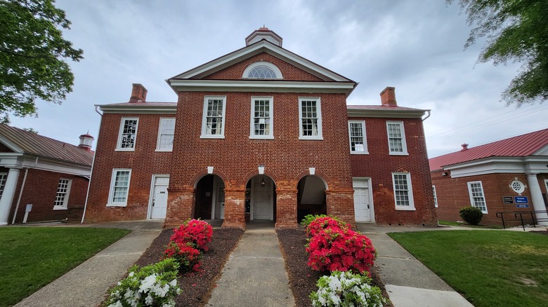 picture of historic Sussex County Courthouse