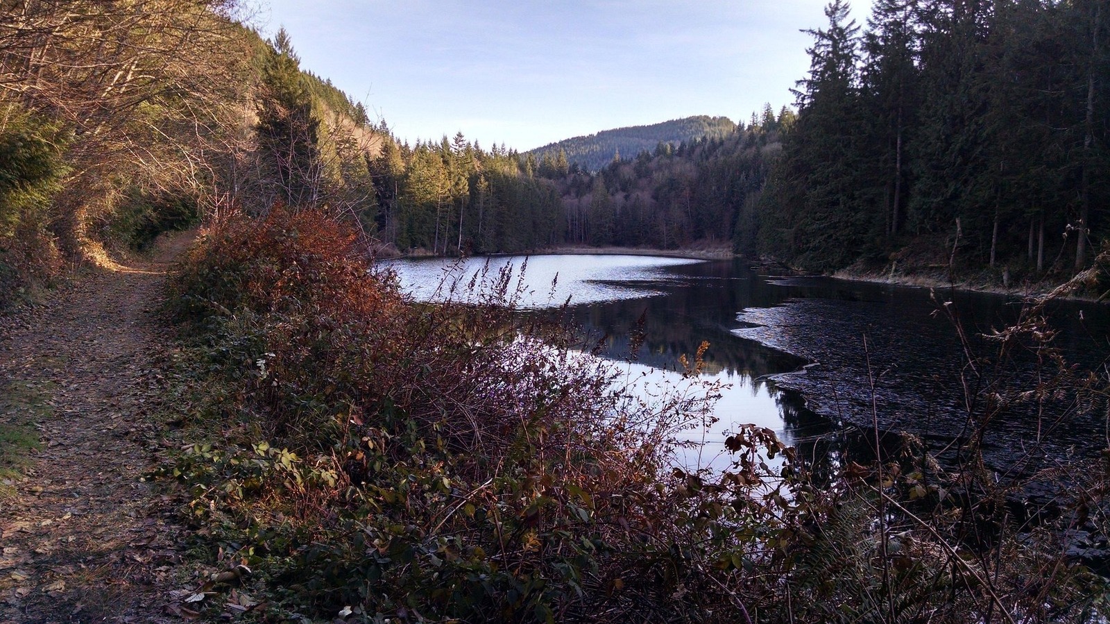 Sandwiched Between Vancouver And Seattle Is Washington's Underrated Park For Scenic Lake Fishing And Hiking