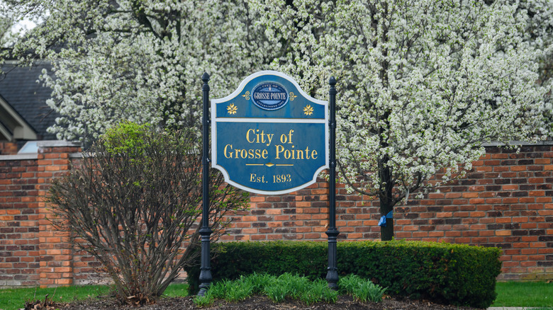 A City of Grosse Pointe sign