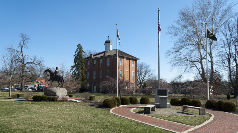 The courthouse and town square in Sunbury, Ohio