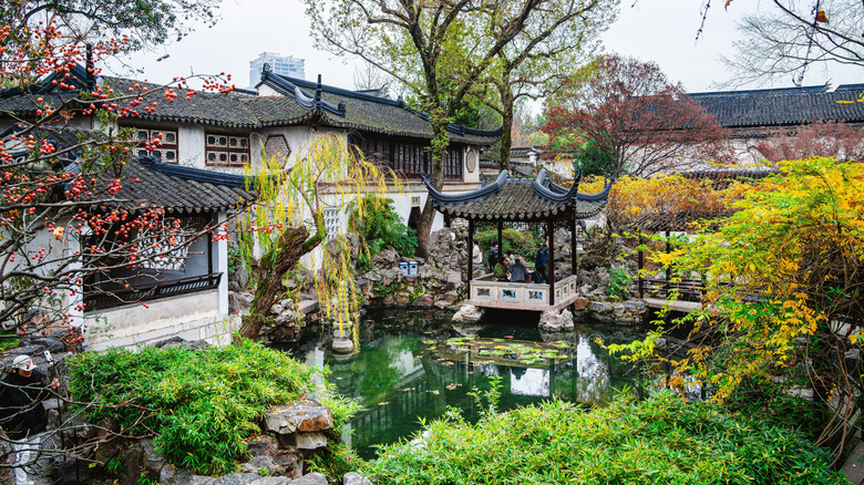 The ornate scenery in Lingering Garden