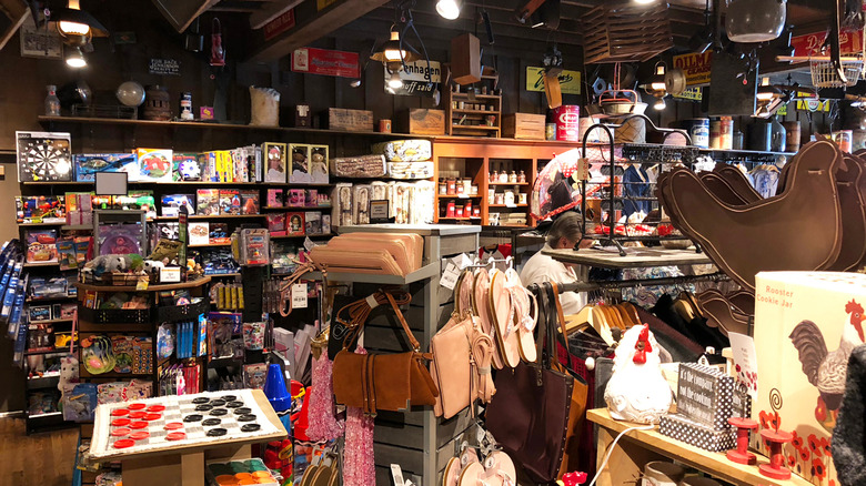 American items inside a Cracker Barrel store