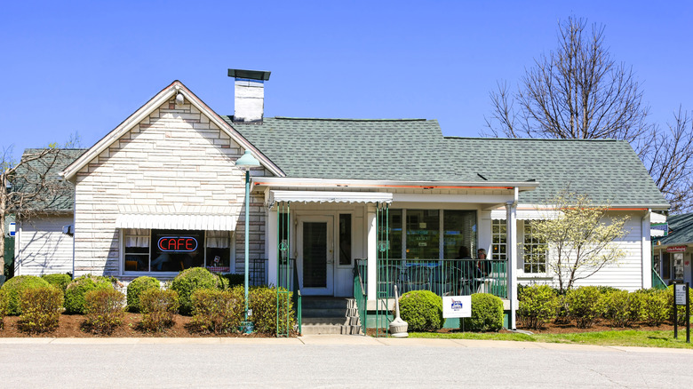 Loveless Cafe storefront