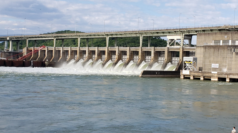 Chickamauga Dam on Tennessee River, forming Chickamauga Lake