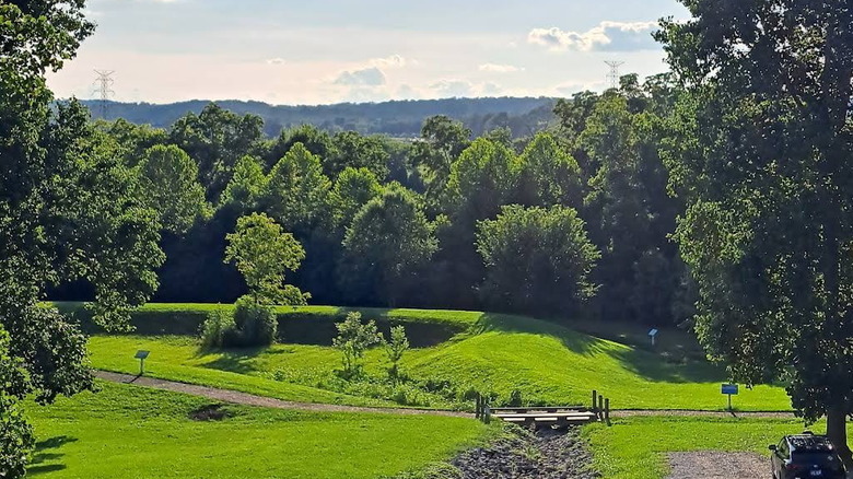 Trail through Athens Regional Park in Tennessee