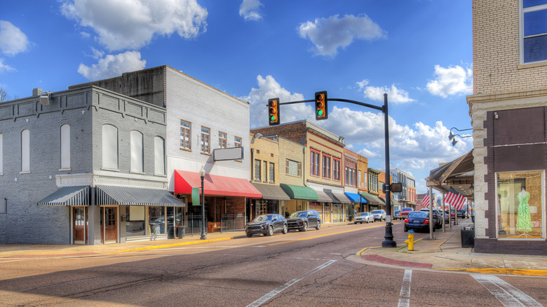 The sun shines on downtown Union City in Tennessee
