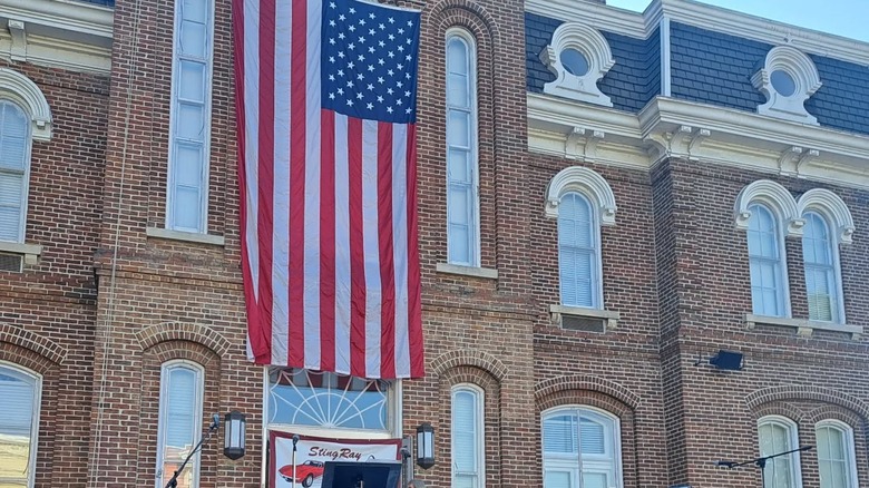 Smith County Courthouse in downtown Carthage