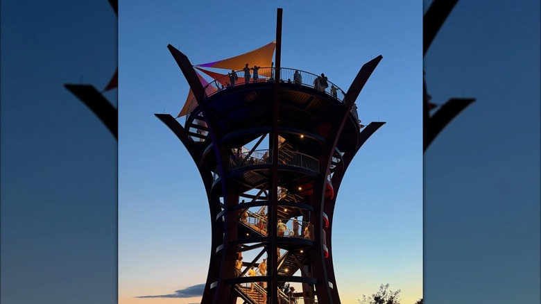 Guests on AnaVista Tower at twilight