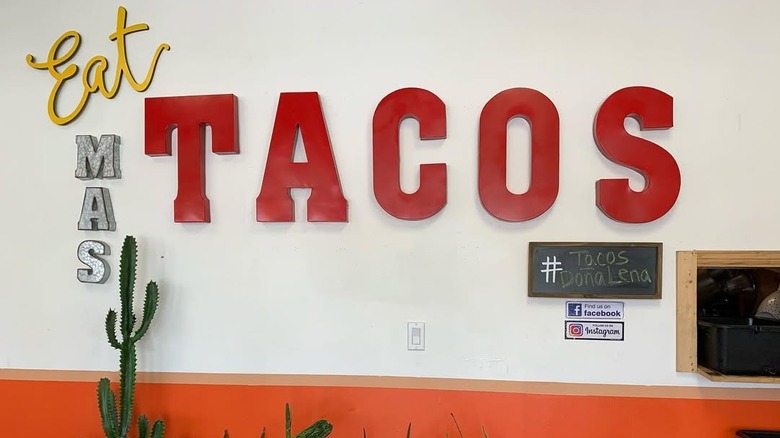 The "Eat Mas Tacos" sign at Tacos Doña Lena in Houston, Texas