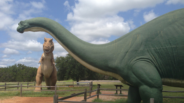 Dinosaur replicas at Dinosaur Valley State Park