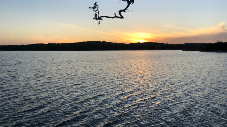 A sunset over Boerne Lake City Park