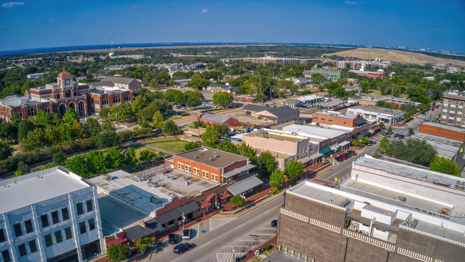 Texas' Lakeside City Near Dallas Is A Charming Getaway To Enjoy Kayaking And A Walkable Downtown