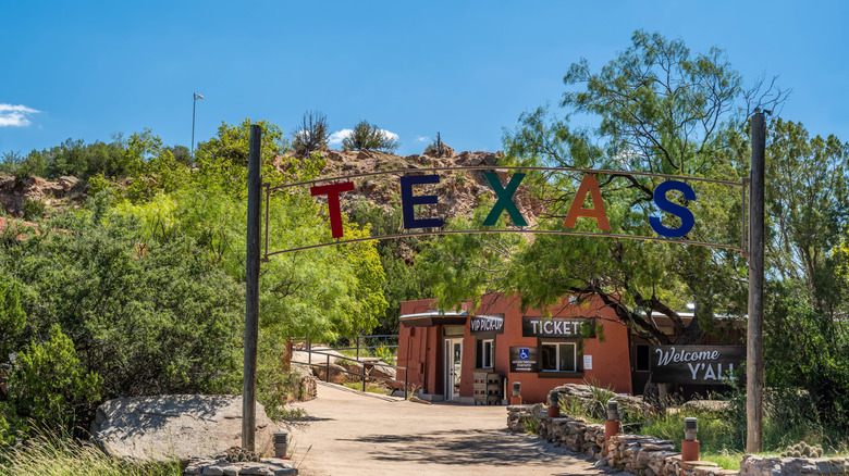 A welcoming signboard at the entry point of Palo Duro Canyon State Park, Texas