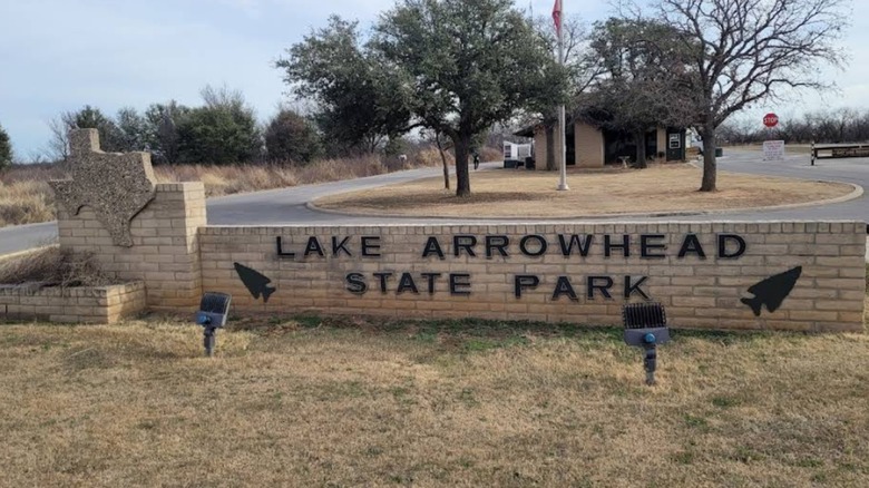 The sign for Lake Arrowhead State Park