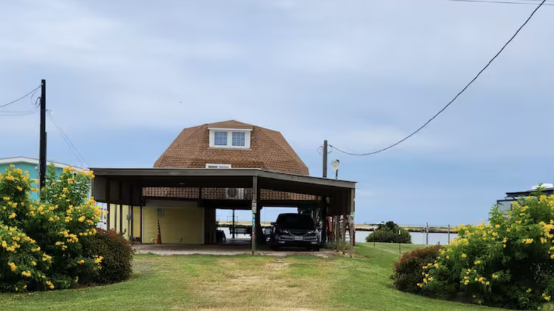 Cottage with dome top in front of the water