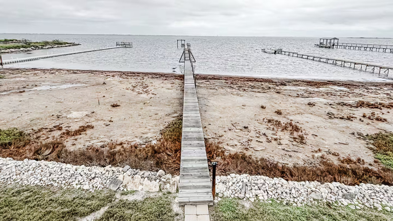 Boardwalk down to the beach