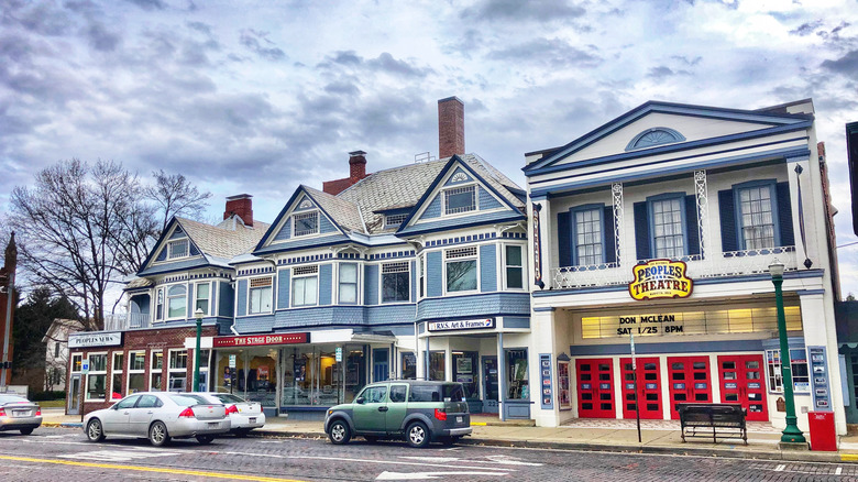 Downtown Marietta with cars parked at curb and the People's Bank Theatre seen prominently.