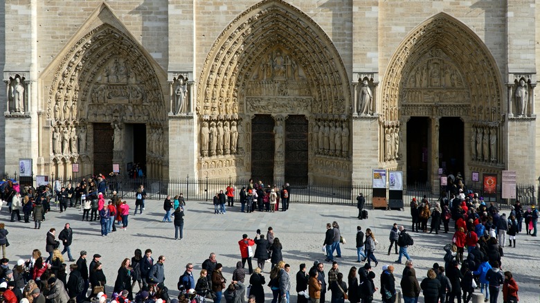 Long lines and crowds at the Notre Dame in Paris