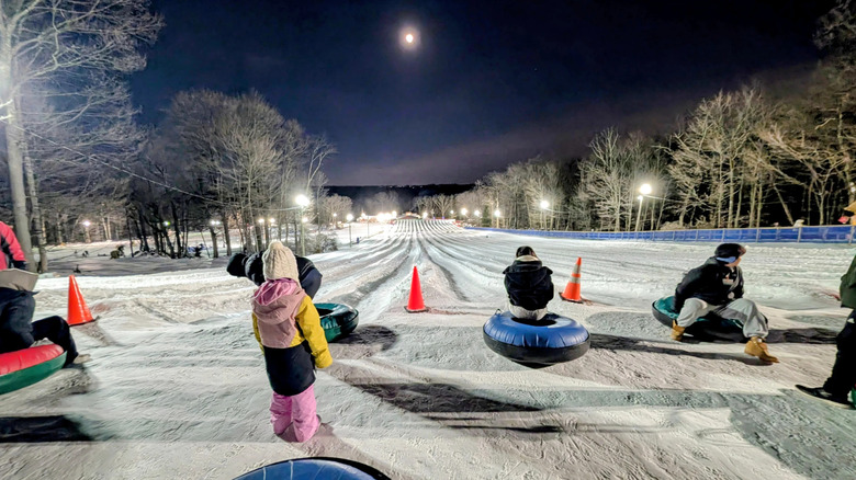 Kids getting ready to snow tube down the hill at Campgaw Mountain in New Jersey