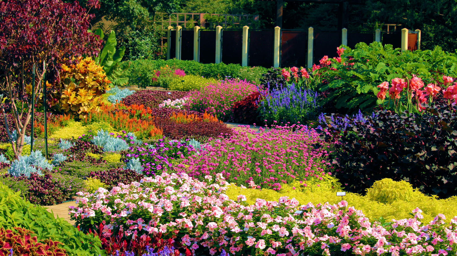 The 10 Most Gorgeous Gardens To Visit In The Midwest