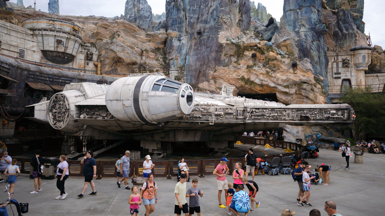 Millenium Falcon in Galaxys Edge Disney World Orlando