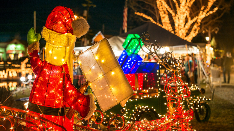 Keenebunkport decorated with Christmas decor