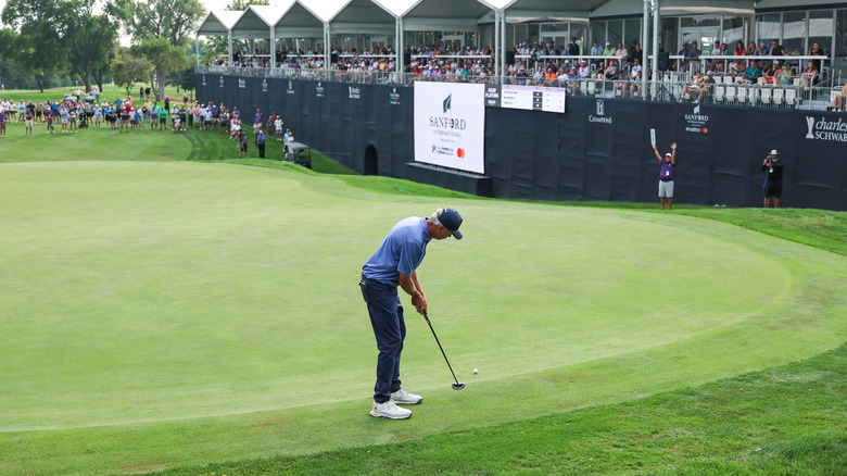 Bo Van Pelt putts on the 18th green at Minnehaha Country Club in Sioux Falls, South Dakota
