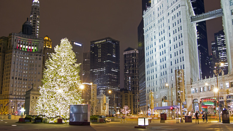 Christmas tree lit up on the Magnificent Mile in Chicago, Illinois
